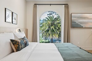 2 bedrooms, iron/ironing board, Internet, bed sheets