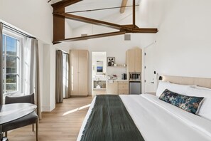Iron/ironing board, Internet, bed sheets