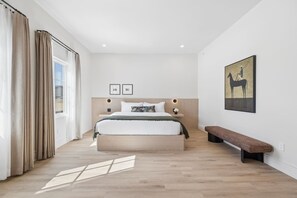Iron/ironing board, Internet, bed sheets