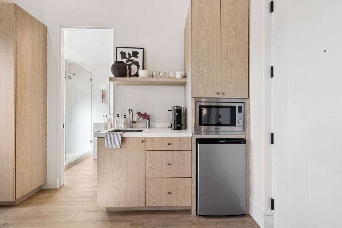 Fridge, microwave, coffee/tea maker, toaster