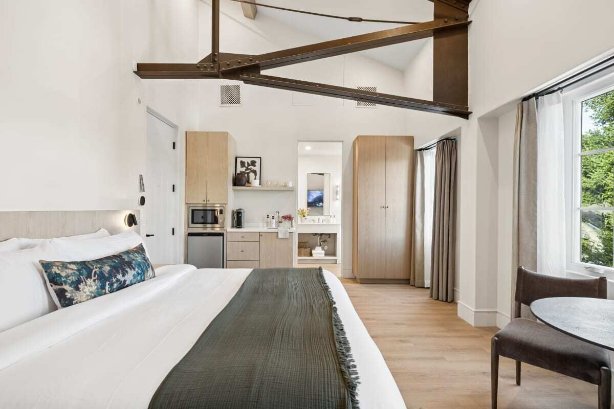 Iron/ironing board, internet, bed sheets
