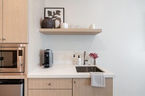 Fridge, microwave, coffee/tea maker, toaster - Casa Iglesia Studio 205 (Santa Barbara)