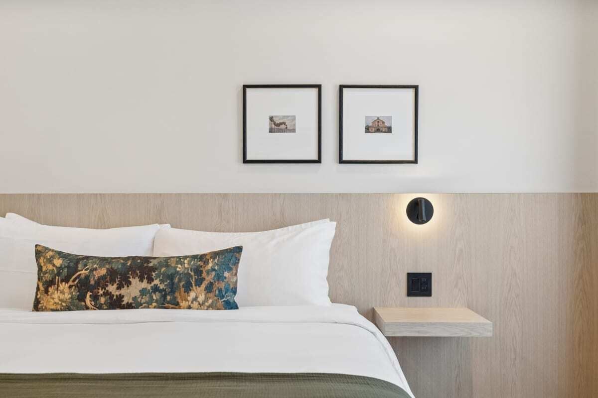 Iron/ironing board, Internet, bed sheets