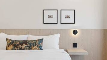 Iron/ironing board, Internet, bed sheets