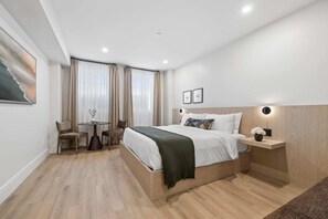 Tabla de planchar con plancha, Internet, ropa de cama