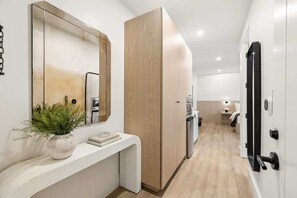 Interior - Casa Iglesia Studio 113 (Santa Barbara)
