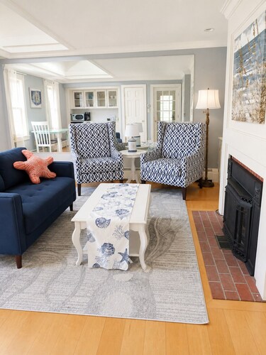 Cozy Guest Suite with Fireplace