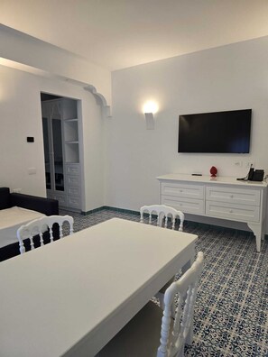 Dining - The Palmerie Collection - Two Bedroom Apartment (Laura)
