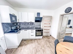 Refrigerador, microondas, horno y lavavajillas 