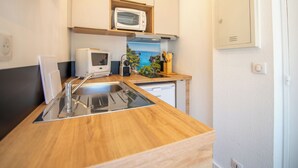 Fridge, microwave, cookware/dishes/utensils - Le Grand Foc by Interhome (Cavalaire)
