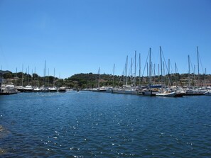 A marina with multiple sailboats docked. - Le Grand Foc by Interhome (Cavalaire)