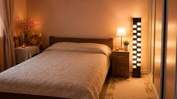 4 bedrooms, iron/ironing board, WiFi, bed sheets