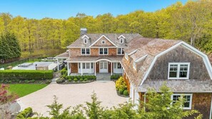 Exterior - Luxury Estate with Resort-Style Pool & Gym. Perfect for Families (Southampton)
