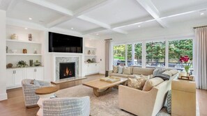Smart TV, fireplace, ping pong, stereo - Luxury Estate with Resort-Style Pool & Gym. Perfect for Families (Southampton)