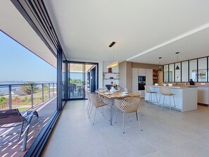 Dining - 4 Mouettes by Interhome (Locmaria-Plouzané)
