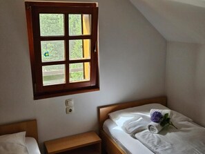 Blackout curtains, iron/ironing board, free WiFi - Mežnarija Cerovec (Novo mesto)