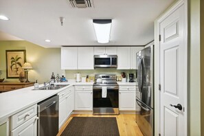 Condo, Multiple Beds (Amalfi Coast 423C- Ocean Stars & Stri) | Private kitchen - Amalfi Coast 423c- Ocean Stars & Stripes (Miramar Beach)