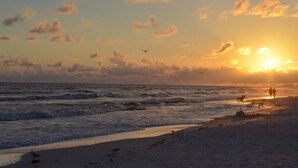 Condo, 1 King Bed with Sofa bed (Bahia 4423- Changes in Latitudes) | Beach - Bahia 4423- Changes in Latitudes (Miramar Beach)