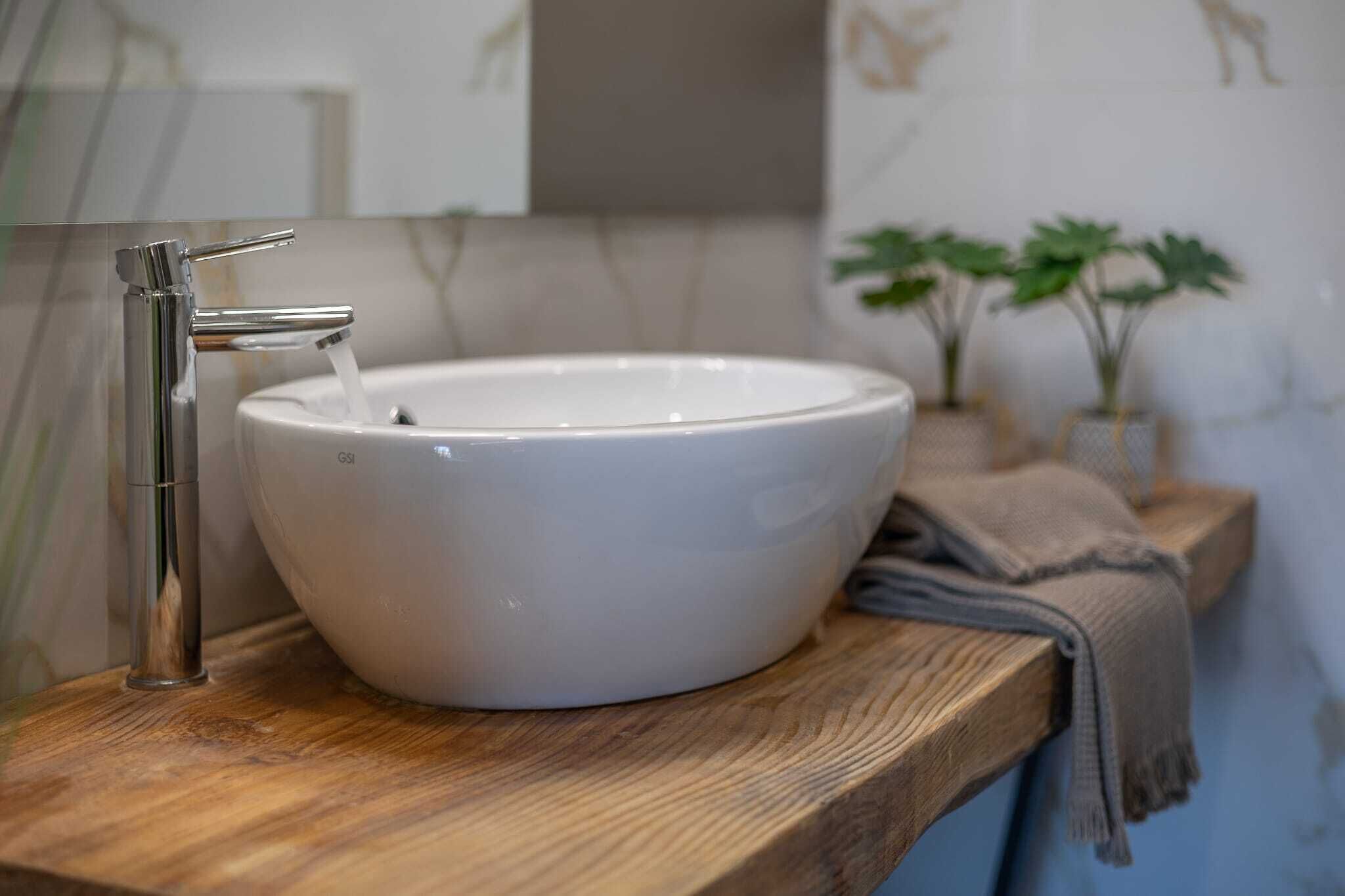 Chambre Deluxe, vue vallée | Salle de bain | Douche, articles de toilette gratuits, sèche-cheveux