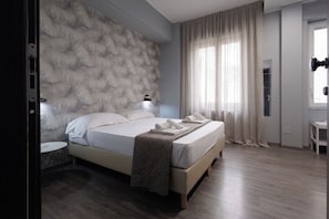 Desk, laptop workspace, free WiFi - La Palazzata Urban Suites (Messina)