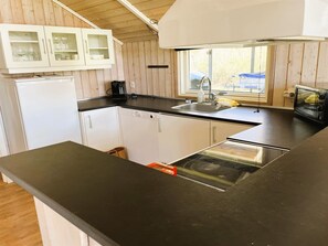 Fridge, microwave, dishwasher, cookware/dishes/utensils - "Troen" - 400m from the sea by Interhome (Otterup)