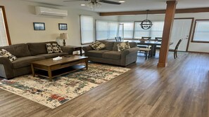 Smart TV - Charming, Recently Renovated 3 Bedroom Beach Block in Ship Bottom (Ship Bottom)
