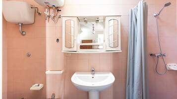 Douche, serviettes fournies