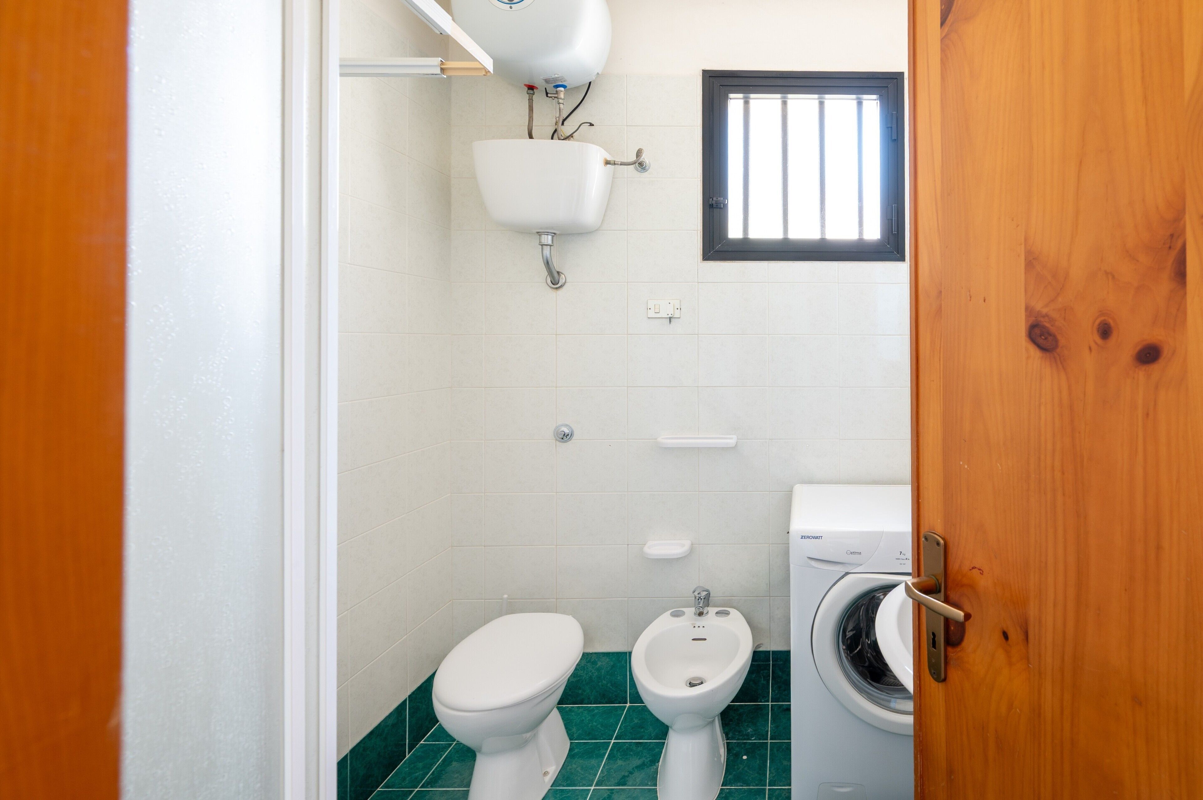 Douche, serviettes fournies