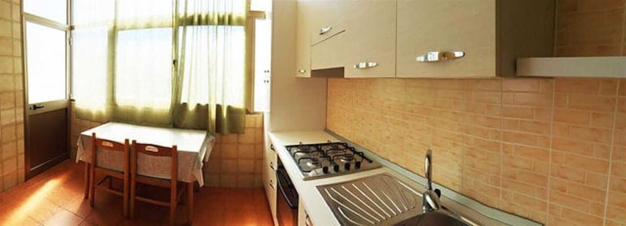 Fridge, oven, stovetop, cookware/dishes/utensils