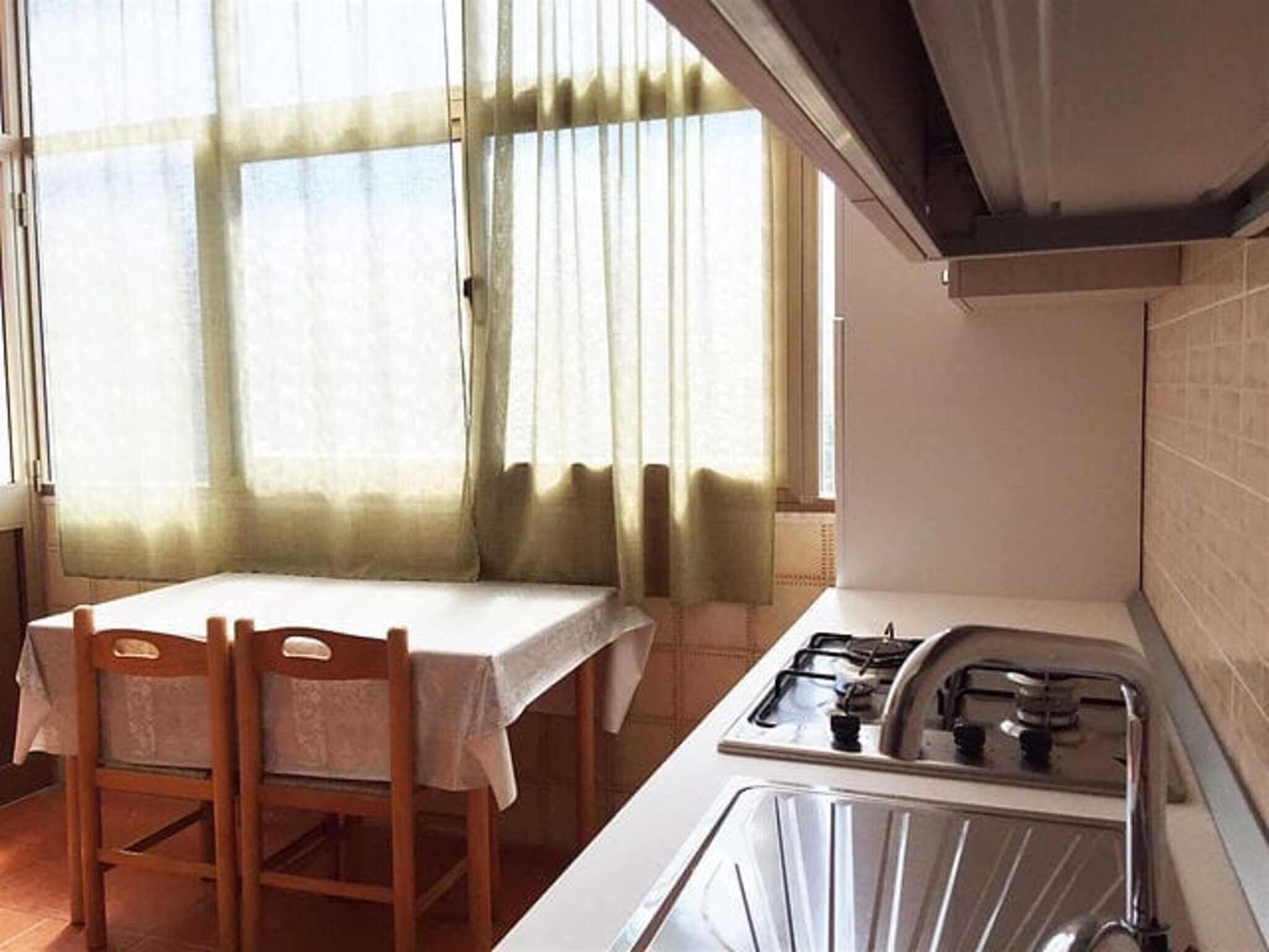 Fridge, oven, stovetop, cookware/dishes/utensils