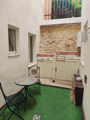 Outdoor dining - Laura House Apartment (Cagliari)