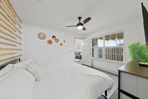 4 bedrooms, iron/ironing board, WiFi, bed sheets - Side-by-Side Beach Bungalows • Sleeps 16 • 4BR/4BA • Walk 2 Beach •Pets Welcomed (Panama City Beach)