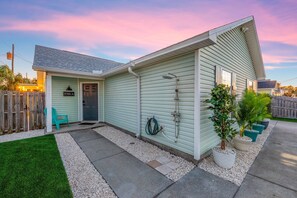 Exterior - Side-by-Side Beach Bungalows • Sleeps 16 • 4BR/4BA • Walk 2 Beach •Pets Welcomed (Panama City Beach)