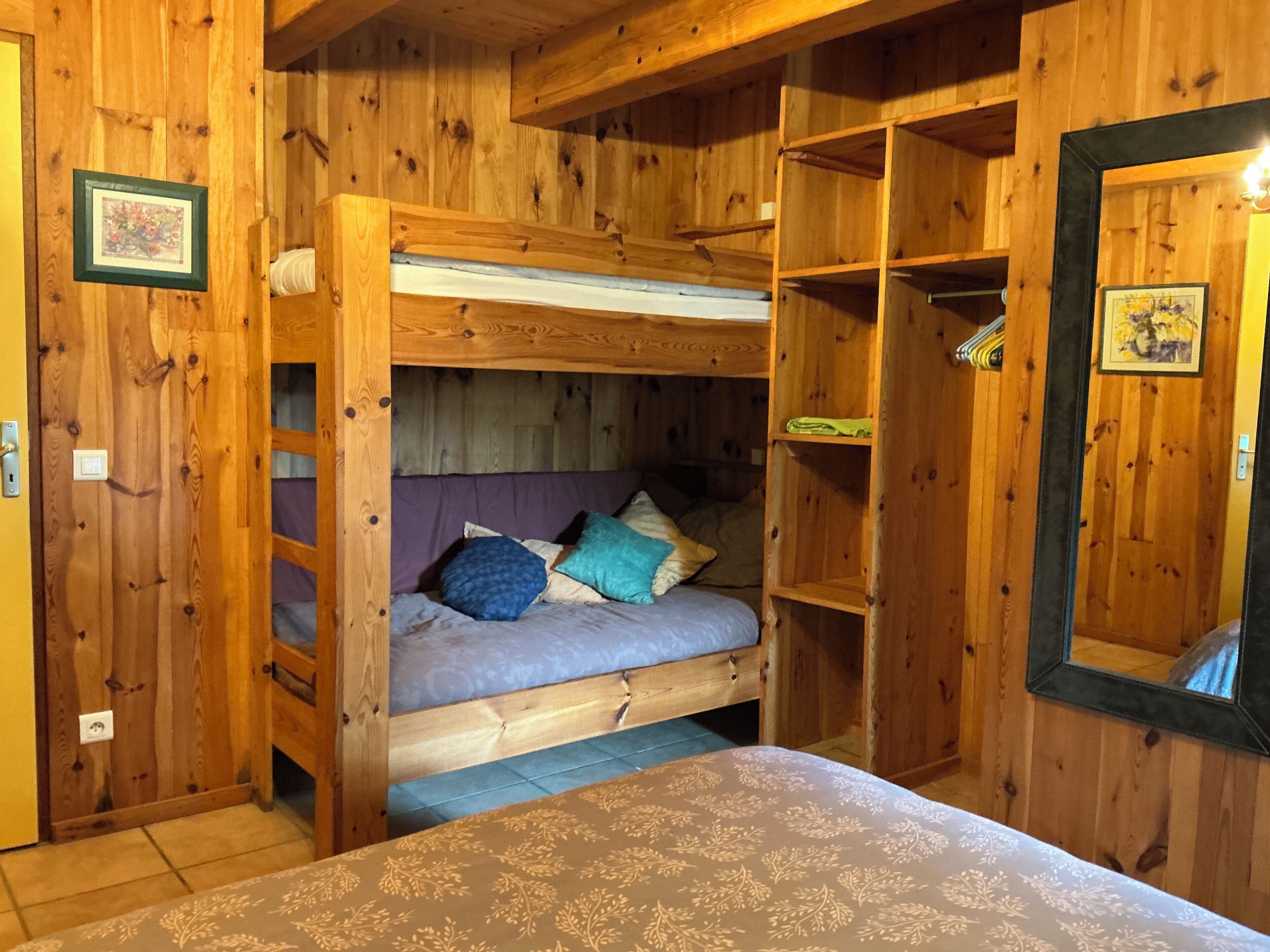 Chambre Quadruple | Bureau