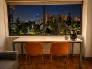Interior - Luminous Home Studio with privileged view to the Park. Steps away from Metro Bilbao. Wifi (Providencia)