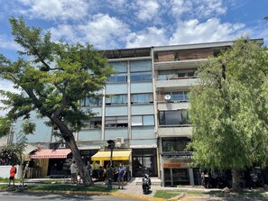 Exterior - Luminous Home Studio with privileged view to the Park. Steps away from Metro Bilbao. Wifi (Providencia)