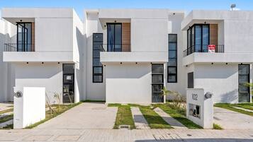 Villa | Exterior