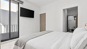Villa | Desk, laptop workspace, free WiFi