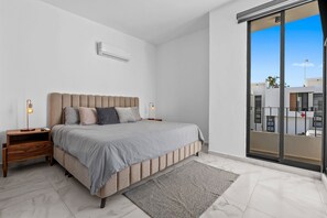 Frette Italian sheets, premium bedding, in-room safe - Modern 3BR Aldea Hortus Pool Access (Tondoroque)