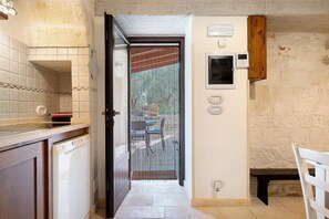 Interior - Apartment 'Lamia Pieranna' with Private Pool, Wi-Fi and Air Conditioning (Cisternino)