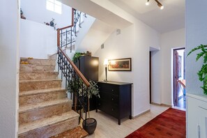 Interior - Villa 'Casa Siri' with Sea Views, Wi-Fi and Air Conditioning (Almuñécar)