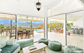 TV, stereo, computer monitors - 5BR w/pool, centrally located - 5min to beach! (Charlotte Amalie East)