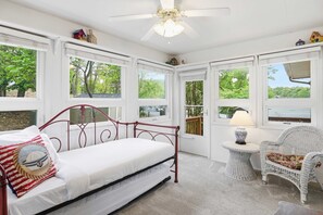 House, Multiple Beds, Patio (271 Liahona Circle) - Lakefront Home With Stunning Lake Views (Sunrise Beach)