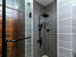 Dusche, Handtücher, Seife, Toilettenpapier