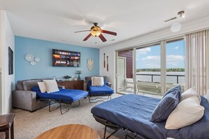 Iron/ironing board, WiFi, bed sheets - Delton Dawn - Luxury at Delton Grand (Wisconsin Dells)