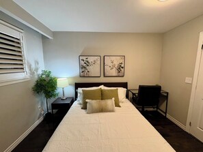 Room - Spacious 3BR Toronto Home Near Downtown (Toronto)