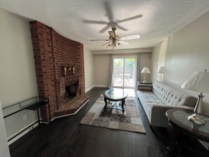 Living area - Spacious 3BR Toronto Home Near Downtown (Toronto)