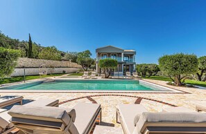 Pool - Luxurious Villa Arthur in Corfu | Heated Pool & Jacuzzi, Sea Views, Outdoor BBQ (Kassiopi)