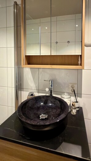 Bathroom - Voss- Myrkdalen West. Stunning apartment - free parking and car charging. (Vestland)