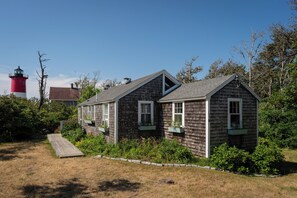Exterior - Idyllic 2bd Cottage @ Nauset Lt - Walk to Beach! (Eastham)